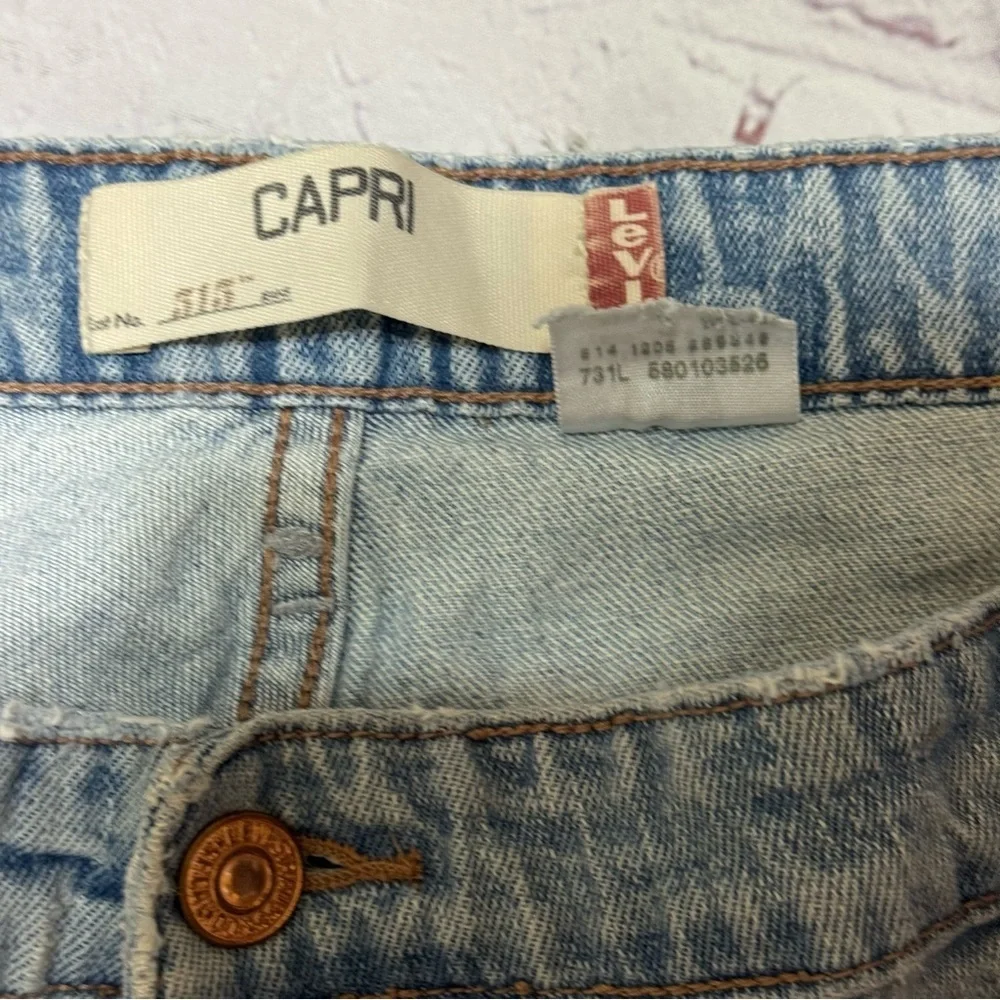 Levi’s 515 Capri Light Blue lightly distressed Denim jeans Women’s Plus size 40 - Picture 10 of 15